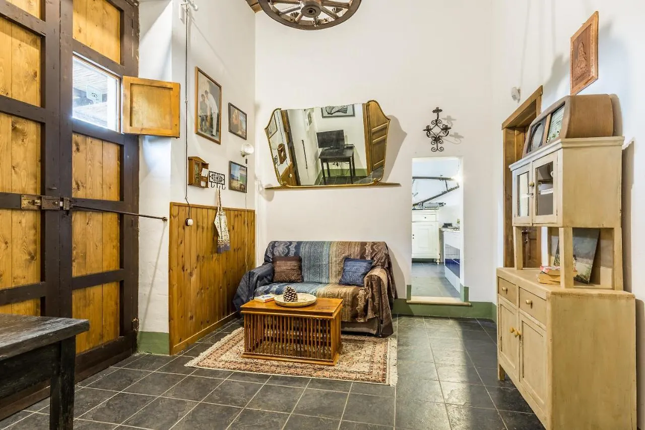 Authentic Sicilian Charm, Pool, Sea View, Wi-Fi & Parking Villa Avola