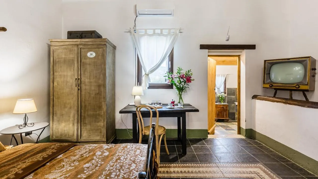 Authentic Sicilian Charm, Pool, Sea View, Wi-Fi & Parking Villa Avola