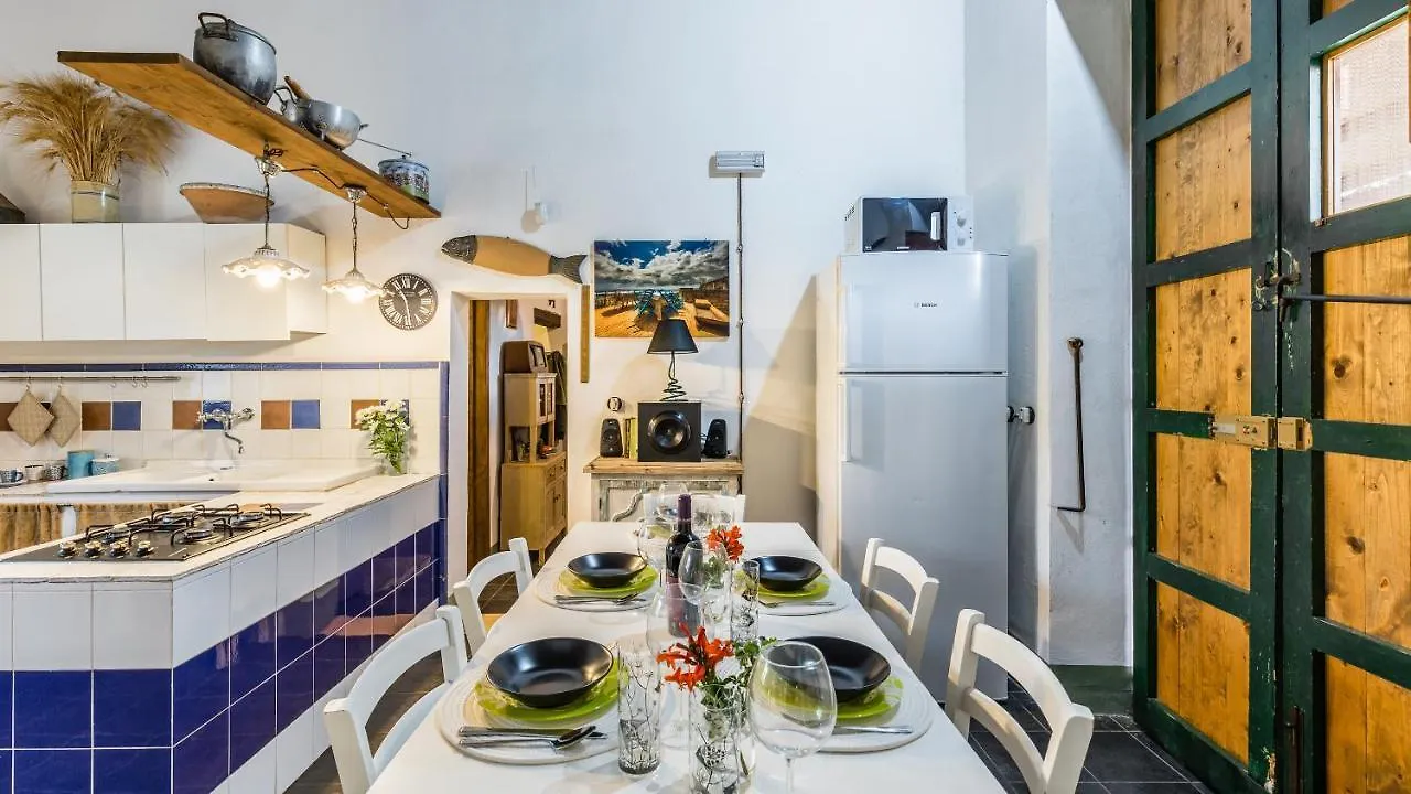 Authentic Sicilian Charm, Pool, Sea View, Wi-Fi & Parking Villa Avola