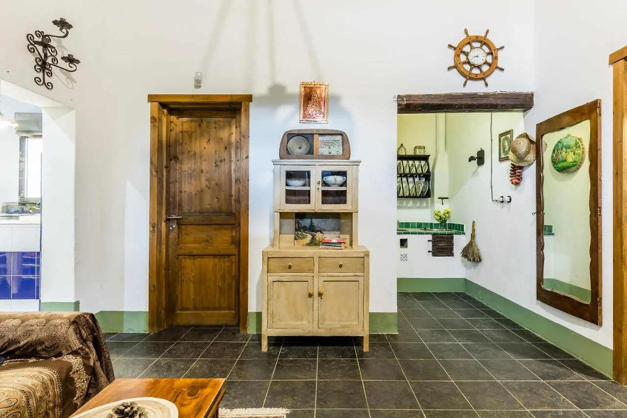 Authentic Sicilian Charm, Pool, Sea View, Wi-Fi & Parking Villa Avola