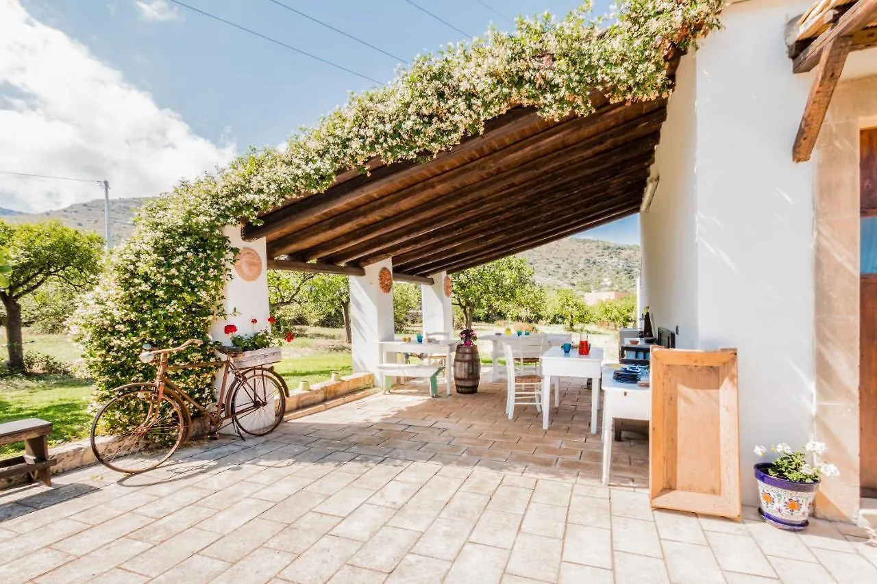 Authentic Sicilian Charm, Pool, Sea View, Wi-Fi & Parking Villa Avola Italy