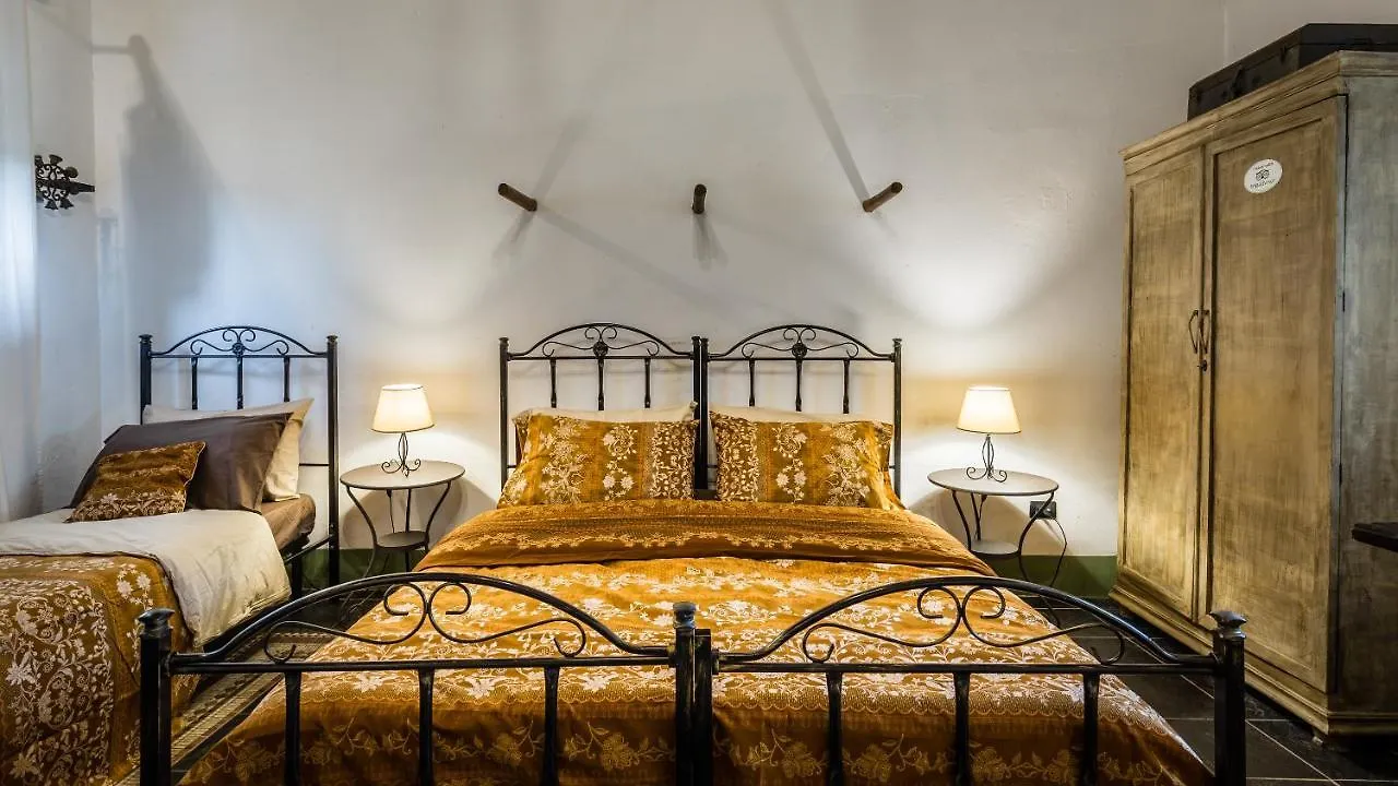 Authentic Sicilian Charm, Pool, Sea View, Wi-Fi & Parking Villa Avola