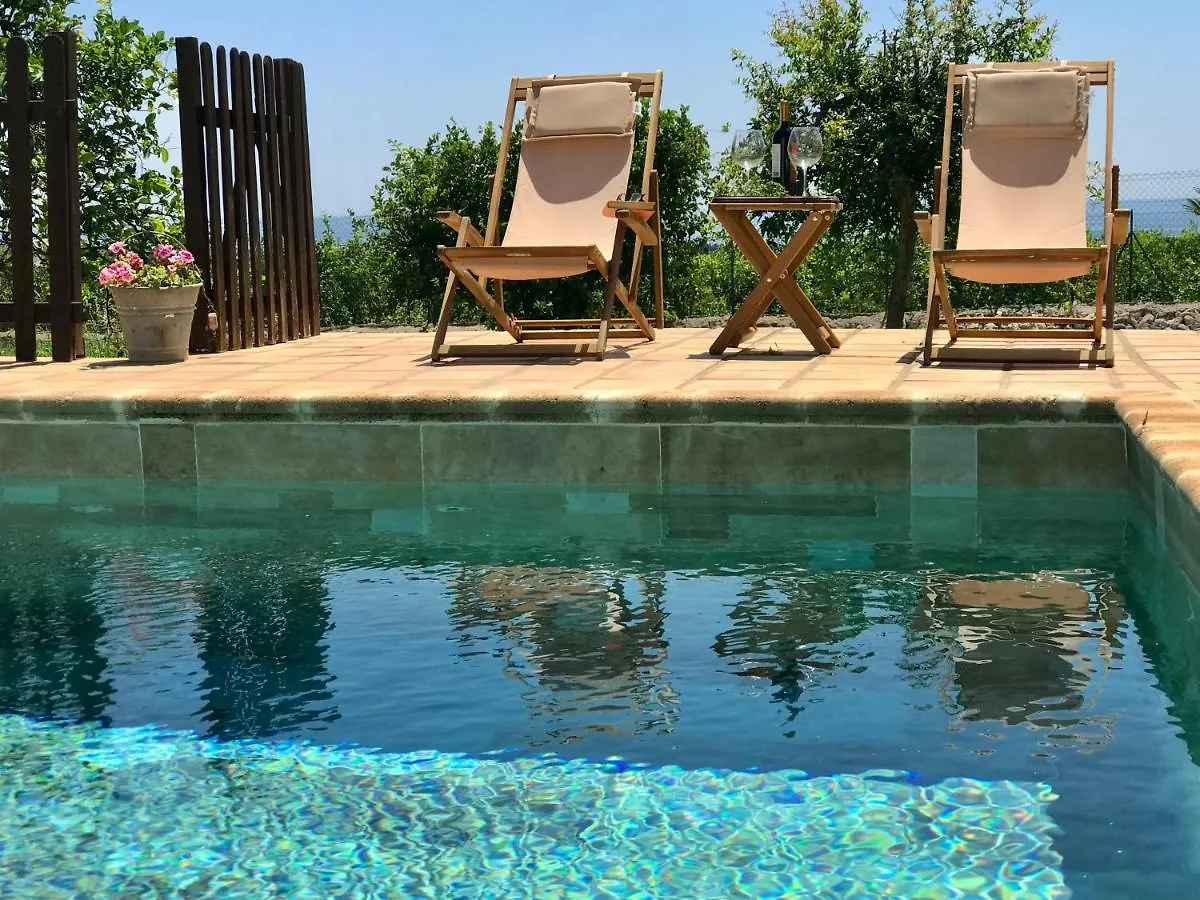 Authentic Sicilian Charm, Pool, Sea View, Wi-Fi & Parking Villa Avola