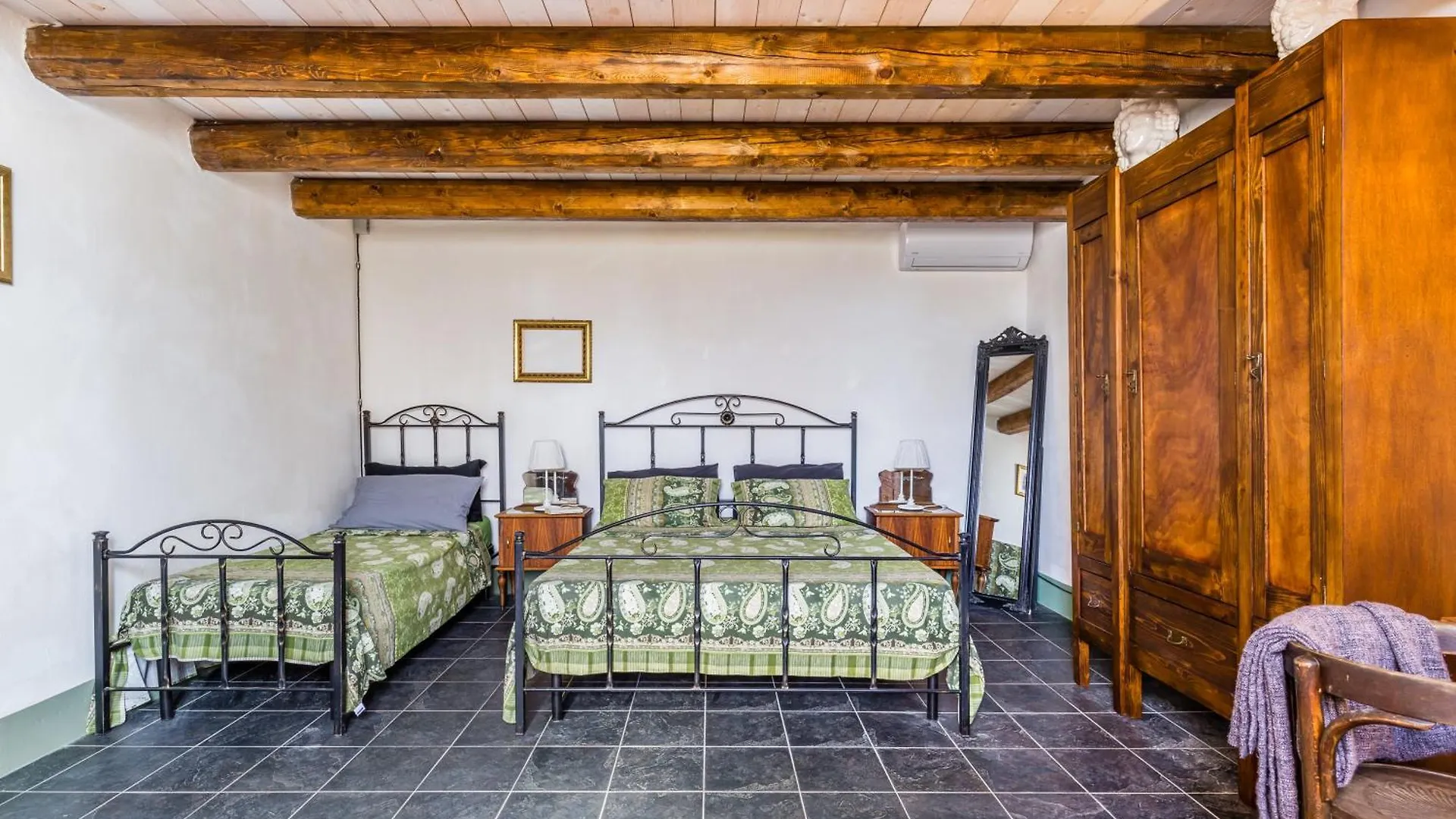 Authentic Sicilian Charm, Pool, Sea View, Wi-Fi & Parking Villa Avola