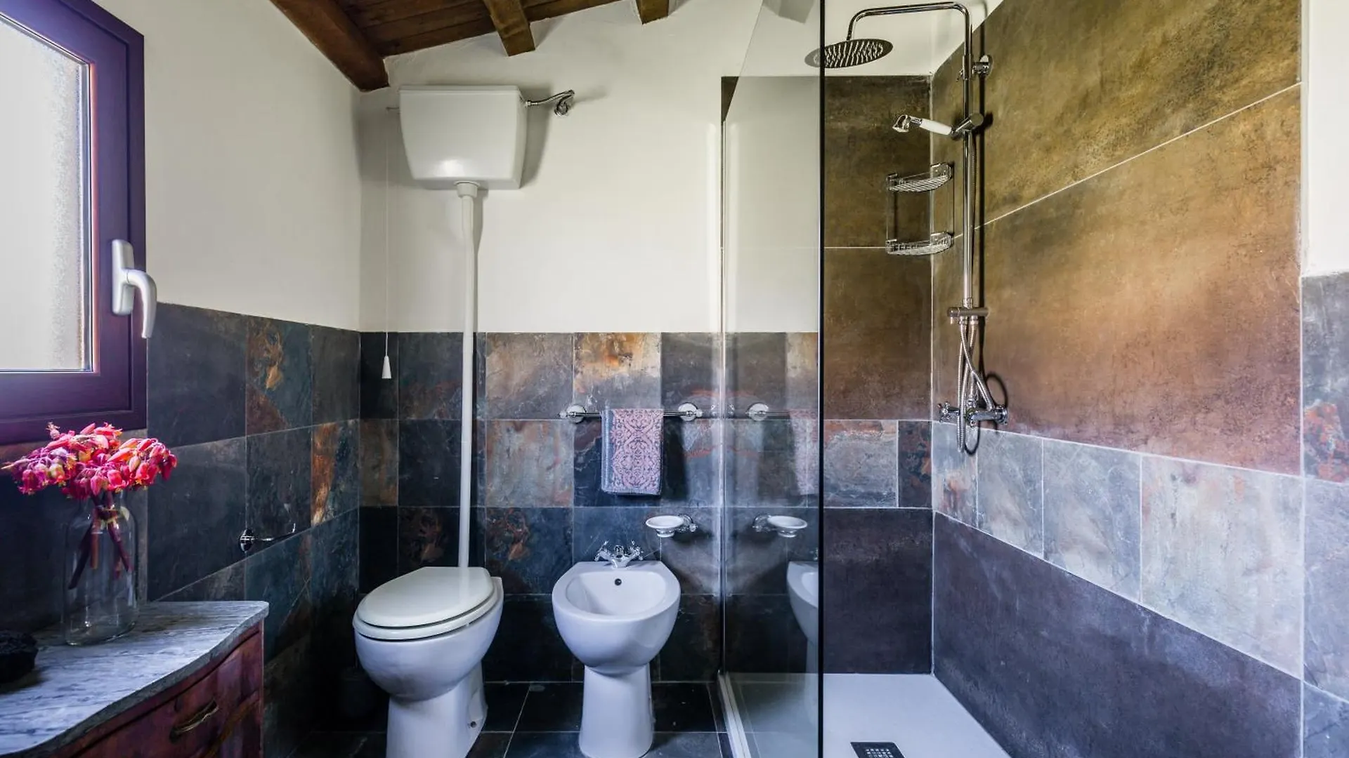 Authentic Sicilian Charm, Pool, Sea View, Wi-Fi & Parking Villa Avola