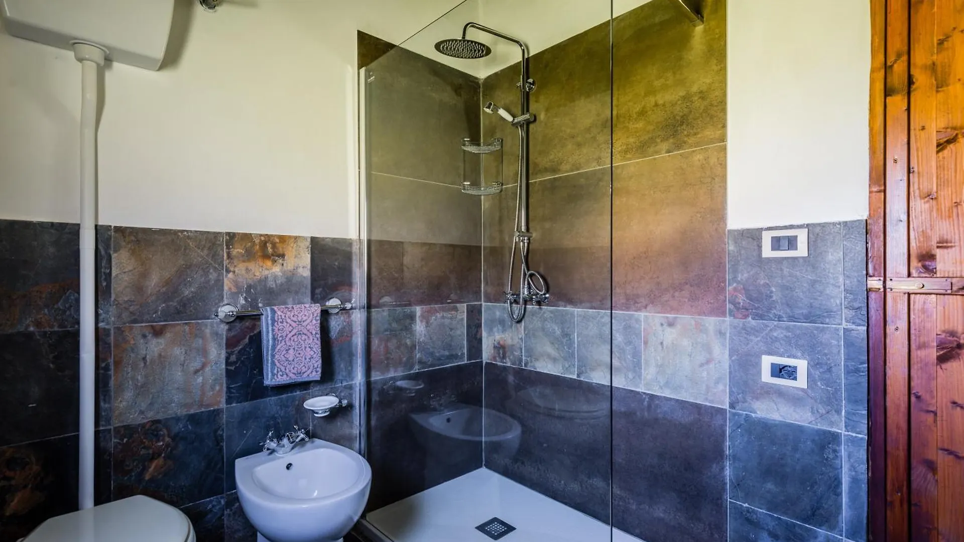 Authentic Sicilian Charm, Pool, Sea View, Wi-Fi & Parking Villa Avola