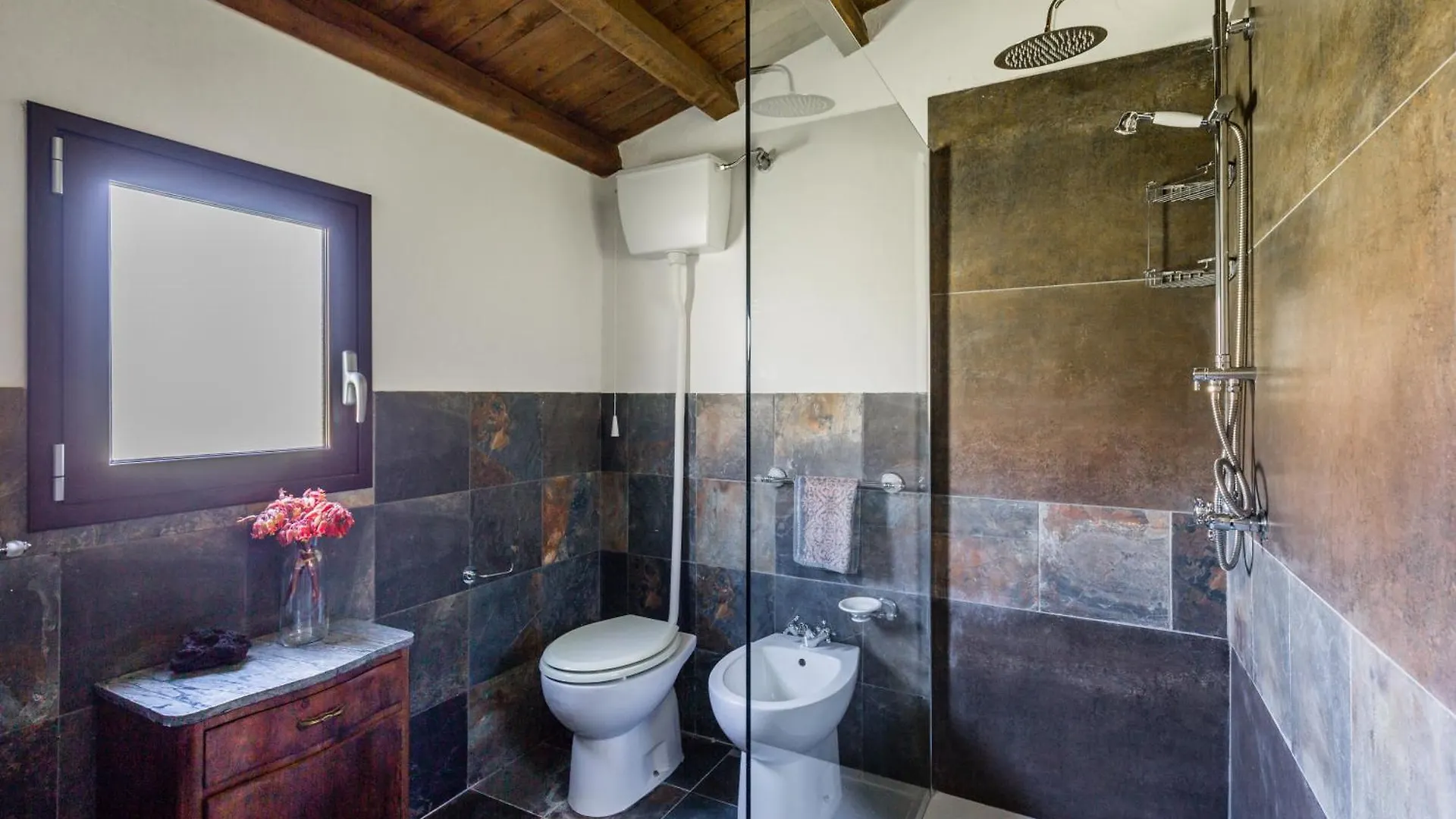 Authentic Sicilian Charm, Pool, Sea View, Wi-Fi & Parking Villa Avola