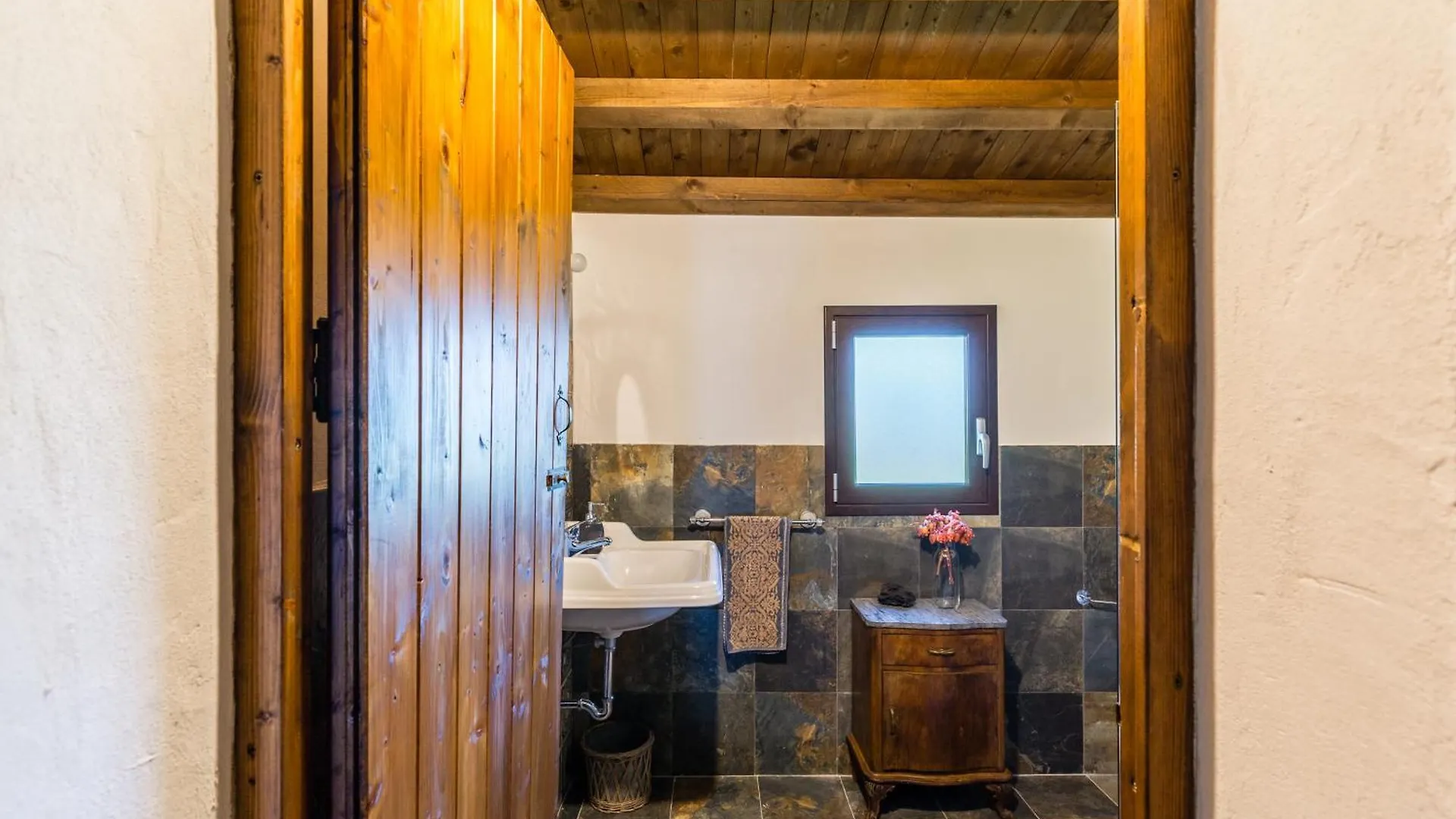 Authentic Sicilian Charm, Pool, Sea View, Wi-Fi & Parking Villa Avola
