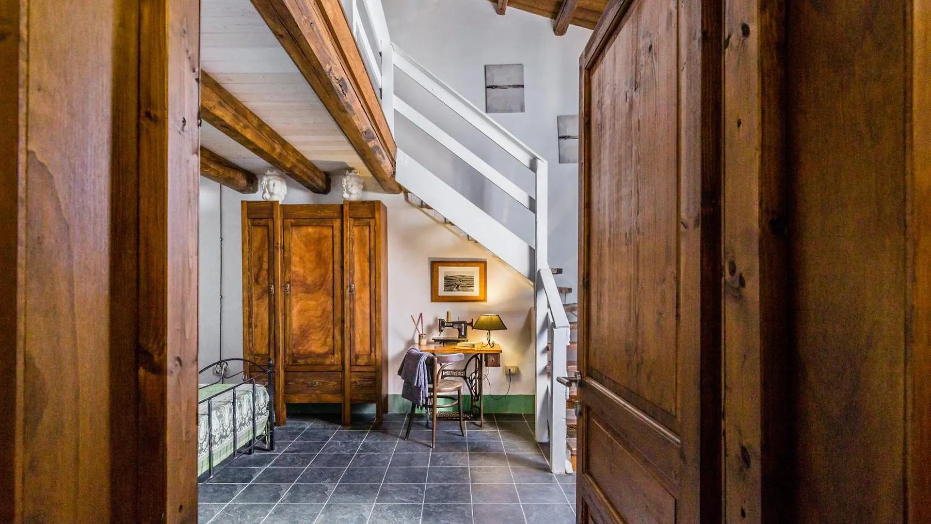 Authentic Sicilian Charm, Pool, Sea View, Wi-Fi & Parking Villa Avola