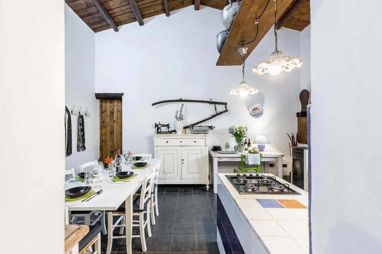 Authentic Sicilian Charm, Pool, Sea View, Wi-Fi & Parking Villa Avola