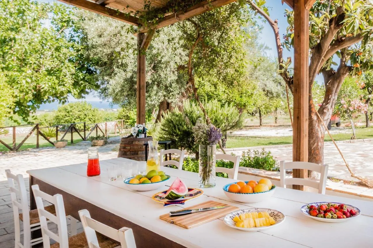 Authentic Sicilian Charm, Pool, Sea View, Wi-Fi & Parking Villa Avola
