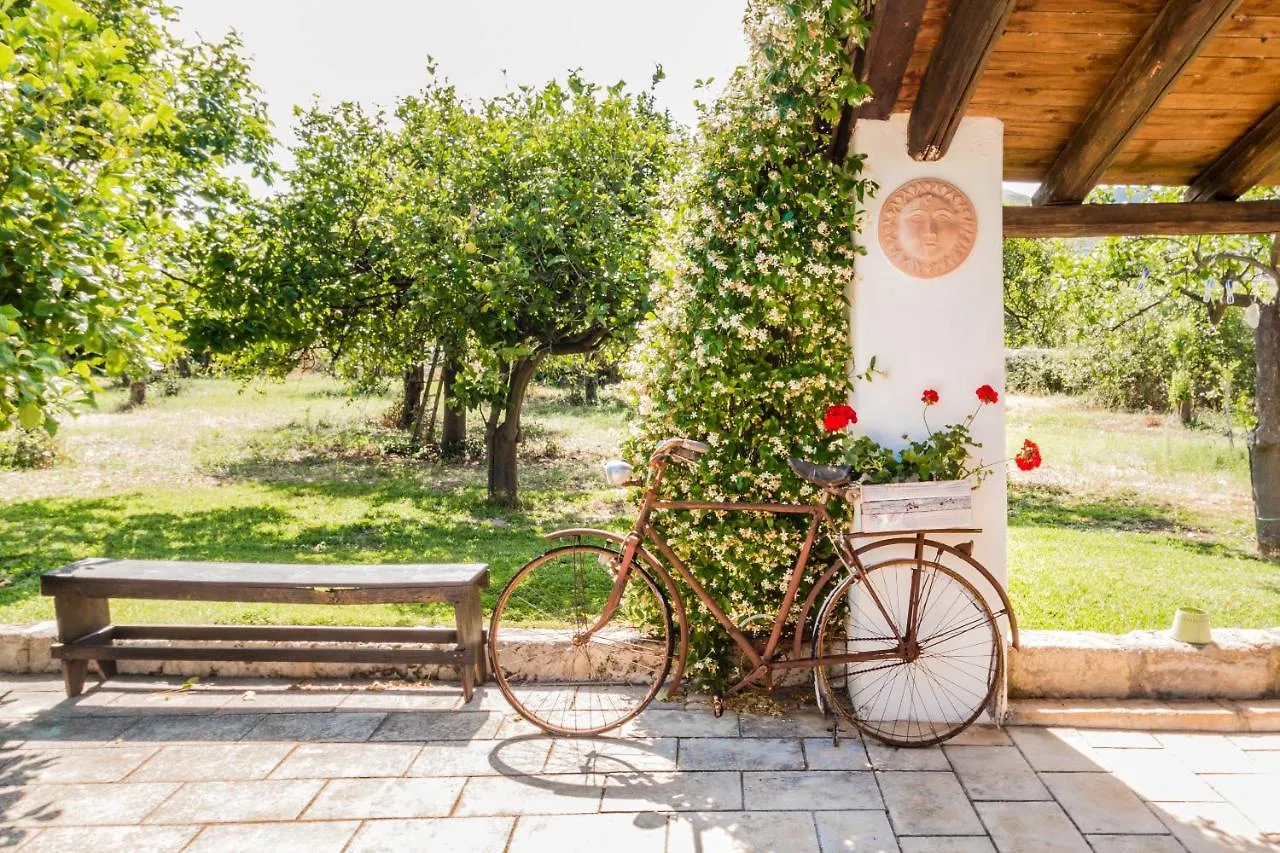 Authentic Sicilian Charm, Pool, Sea View, Wi-Fi & Parking Villa Avola